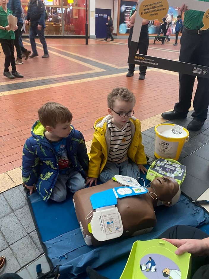 public first aid demonstration